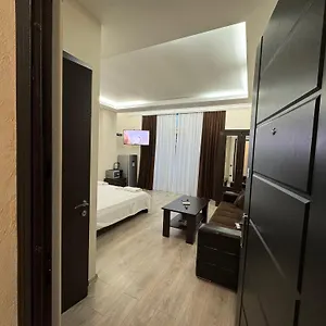 ikos-family-apartments.batumihotels.net/